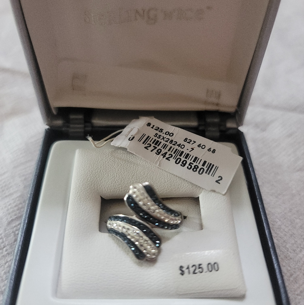 Sterling n ice swarovski elements ring